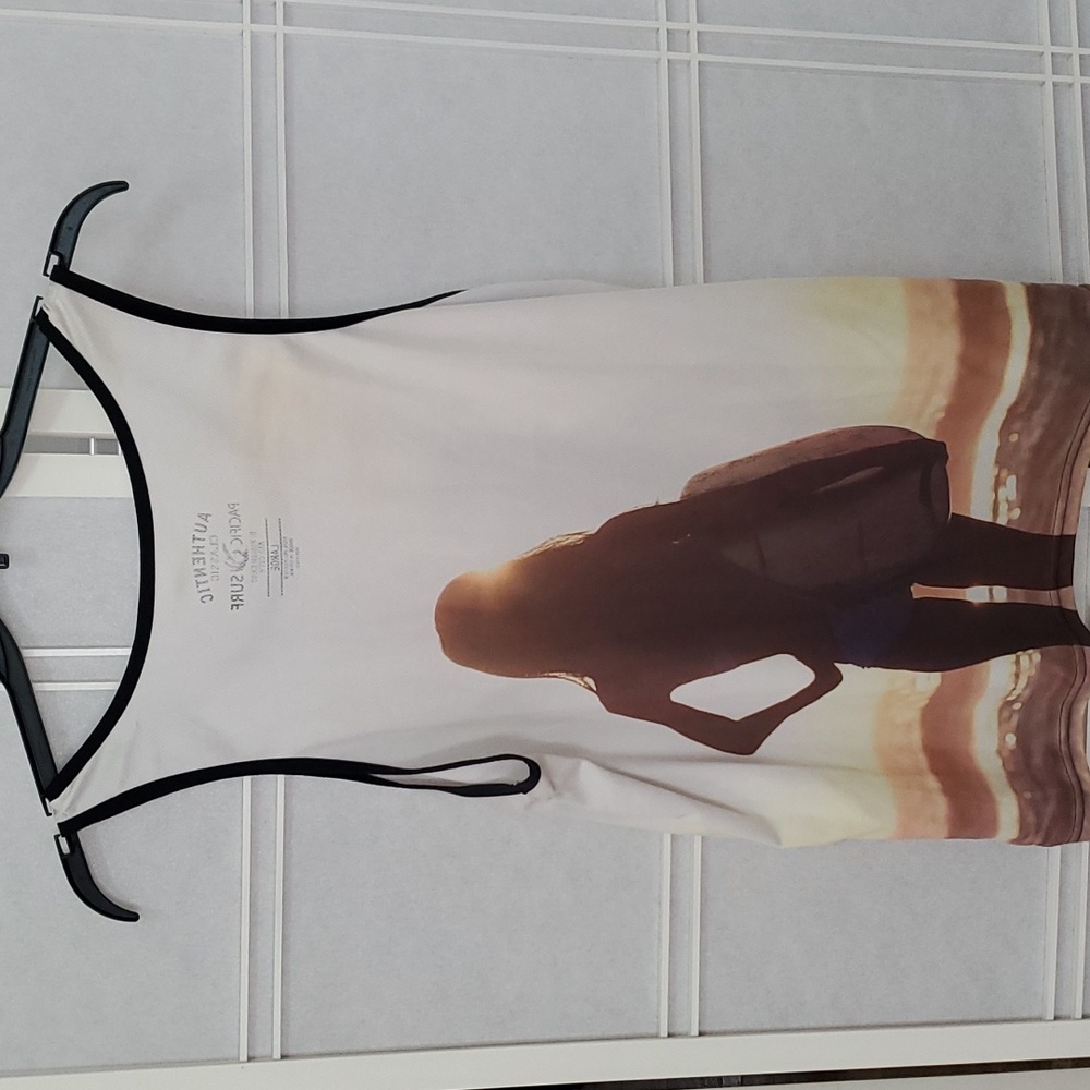Pacific Surf Graphic Tank Top - Picture 4 of 4